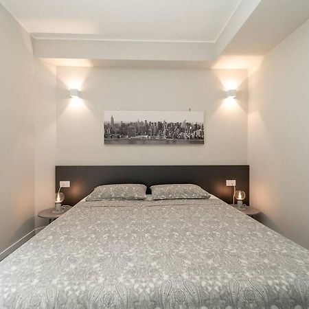 Apt 2 Min From The Cathedral With Private Parking Como Bagian luar foto