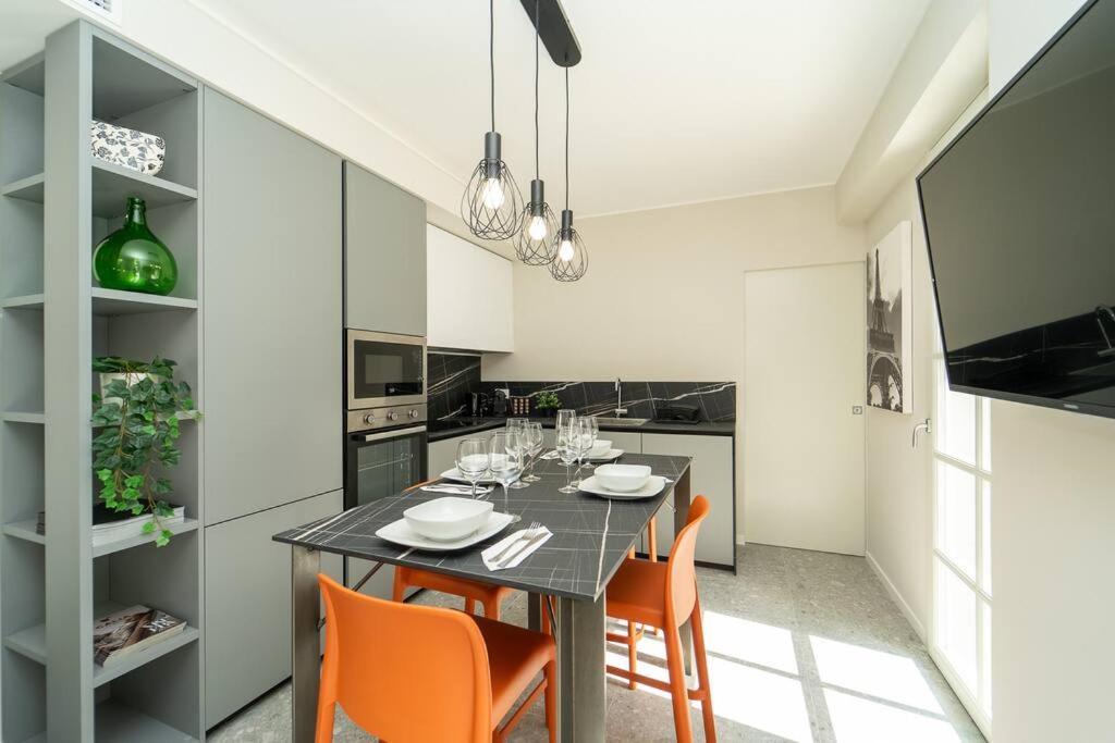 Apt 2 Min From The Cathedral With Private Parking Como Bagian luar foto