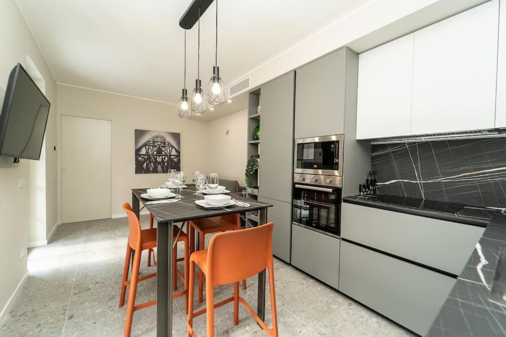 Apt 2 Min From The Cathedral With Private Parking Como Bagian luar foto