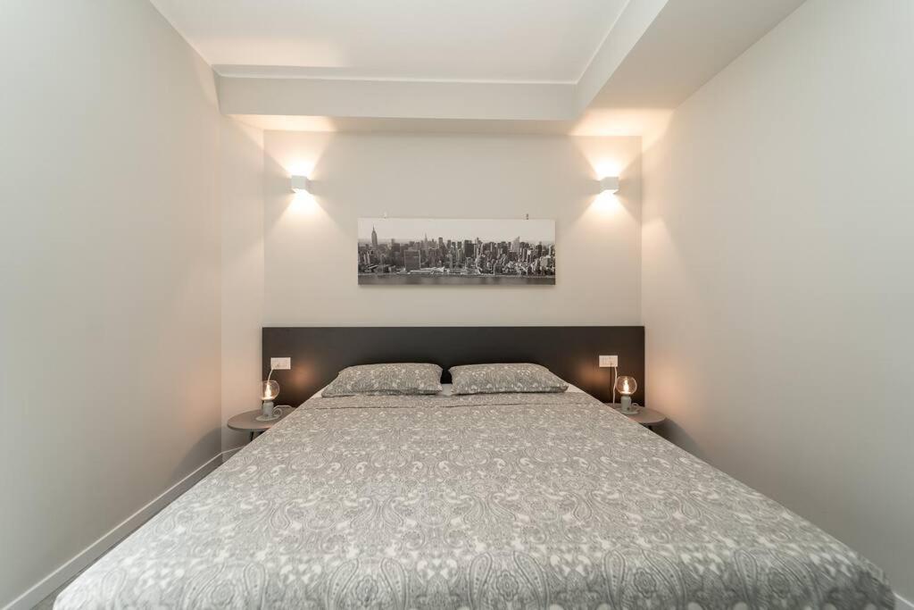 Apt 2 Min From The Cathedral With Private Parking Como Bagian luar foto