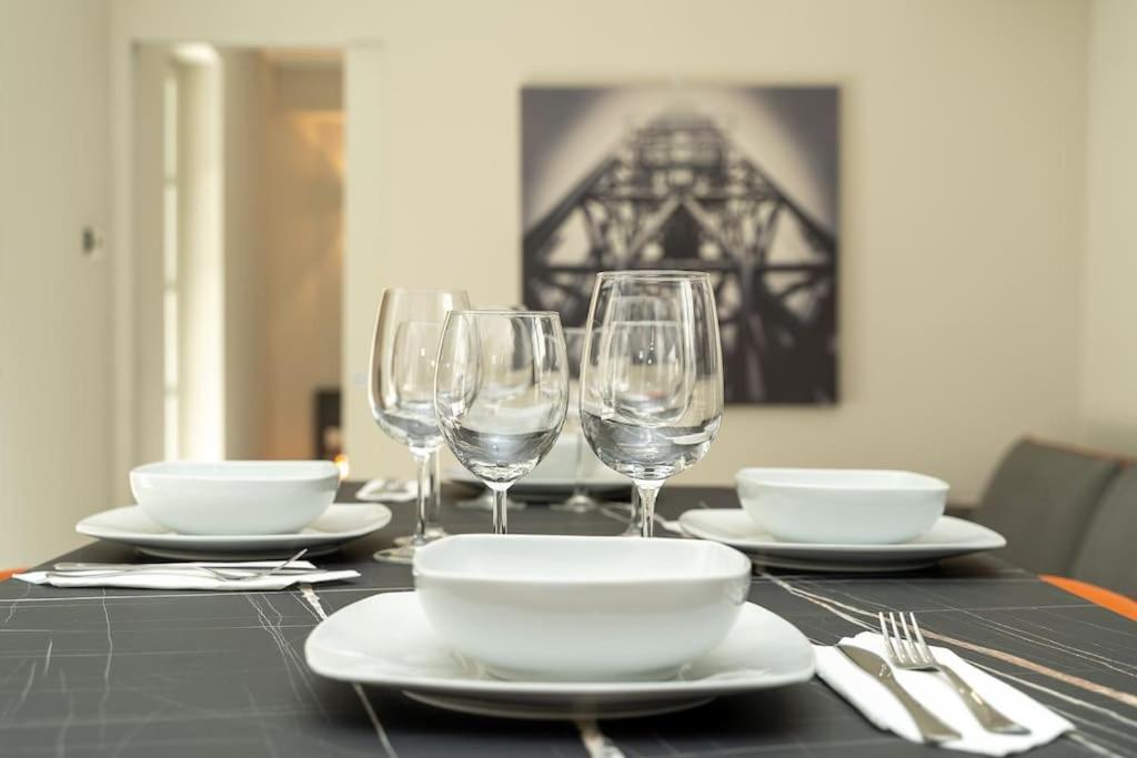 Apt 2 Min From The Cathedral With Private Parking Como Bagian luar foto