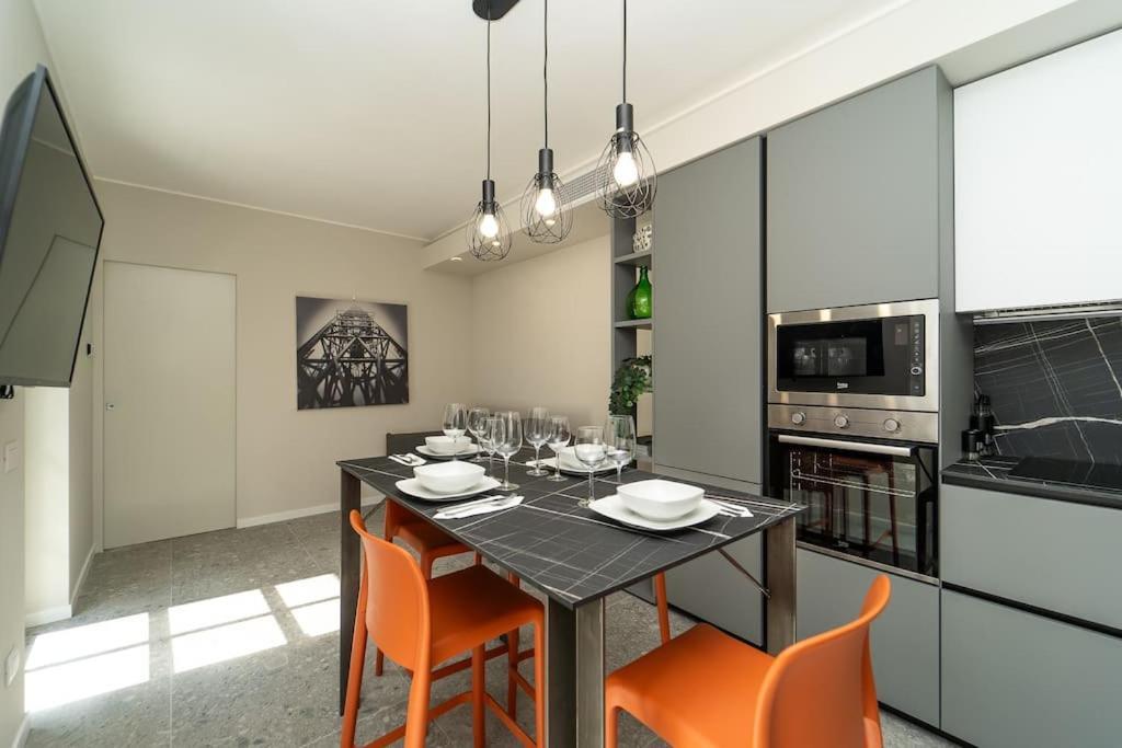 Apt 2 Min From The Cathedral With Private Parking Como Bagian luar foto