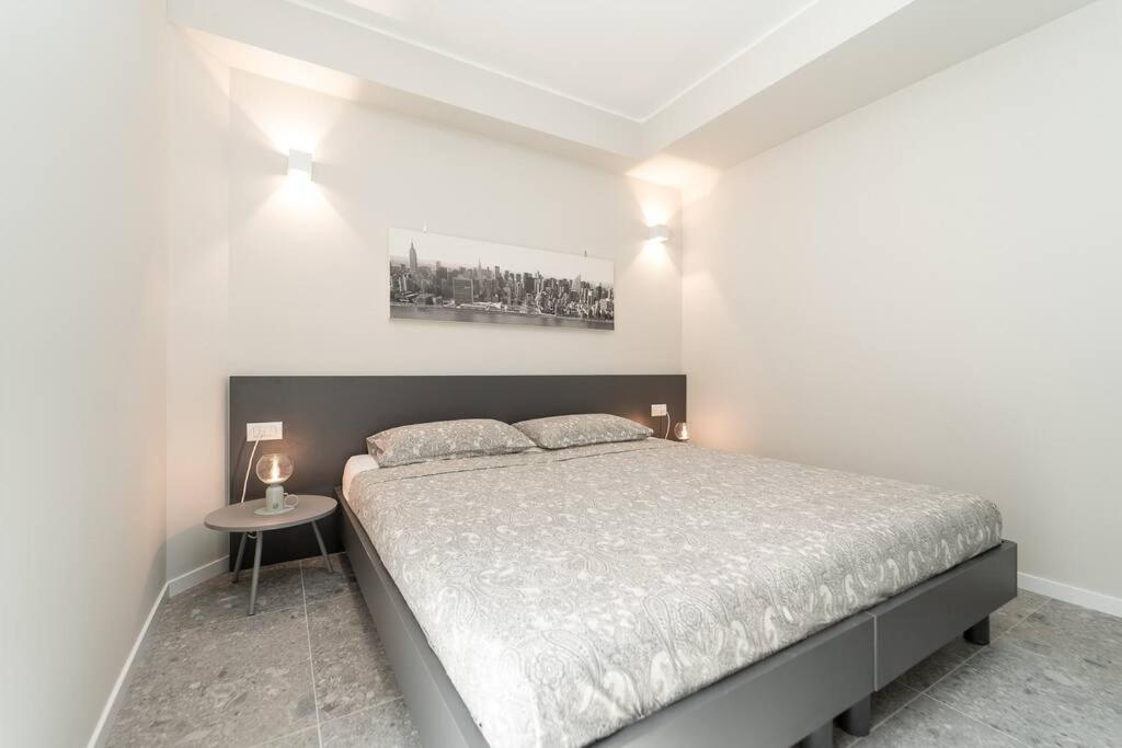 Apt 2 Min From The Cathedral With Private Parking Como Bagian luar foto