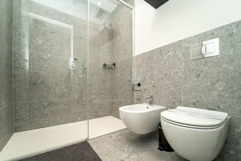 Apt 2 Min From The Cathedral With Private Parking Como Bagian luar foto