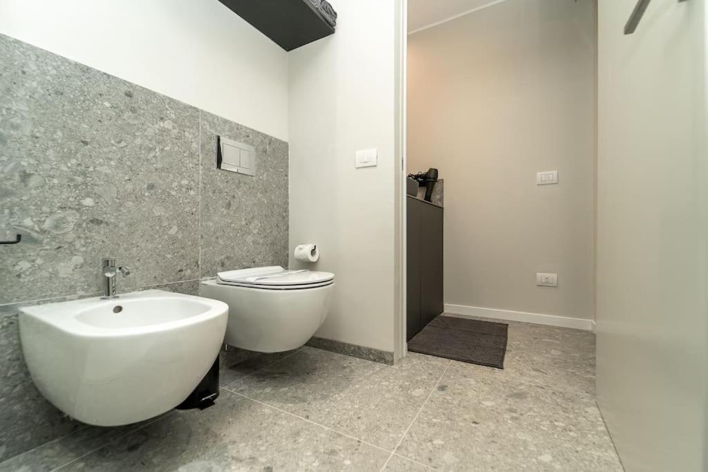 Apt 2 Min From The Cathedral With Private Parking Como Bagian luar foto
