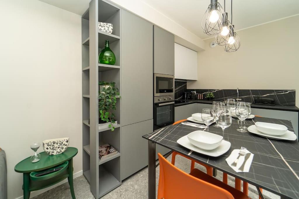Apt 2 Min From The Cathedral With Private Parking Como Bagian luar foto