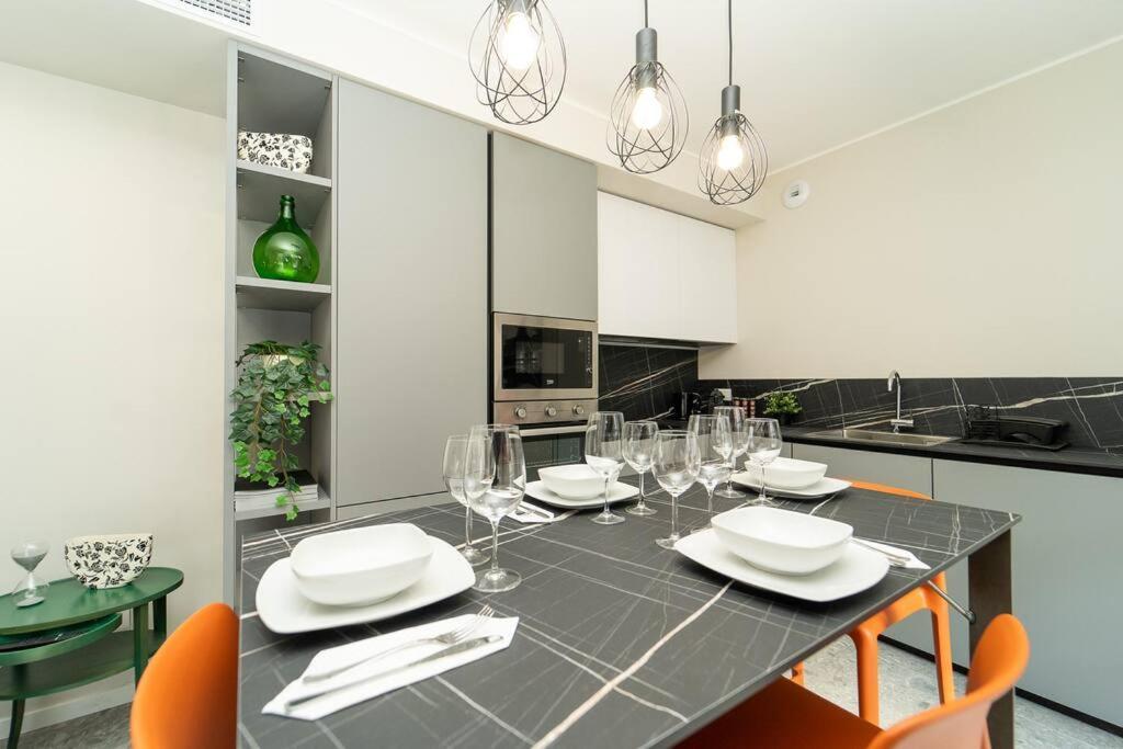 Apt 2 Min From The Cathedral With Private Parking Como Bagian luar foto