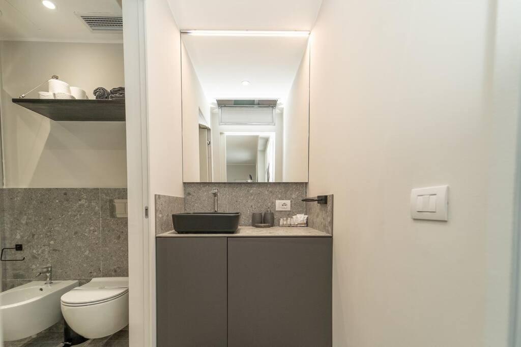 Apt 2 Min From The Cathedral With Private Parking Como Bagian luar foto