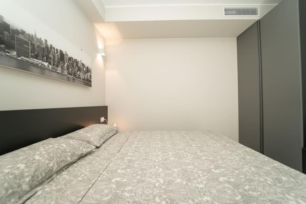 Apt 2 Min From The Cathedral With Private Parking Como Bagian luar foto